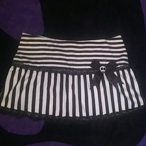 jessica Louise Dresses & Skirts - Jessica Louise skirt